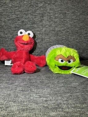 New 2019 Sesame Street Oscar The Grouch Plush Toy & Mini Elmo Set Of 2